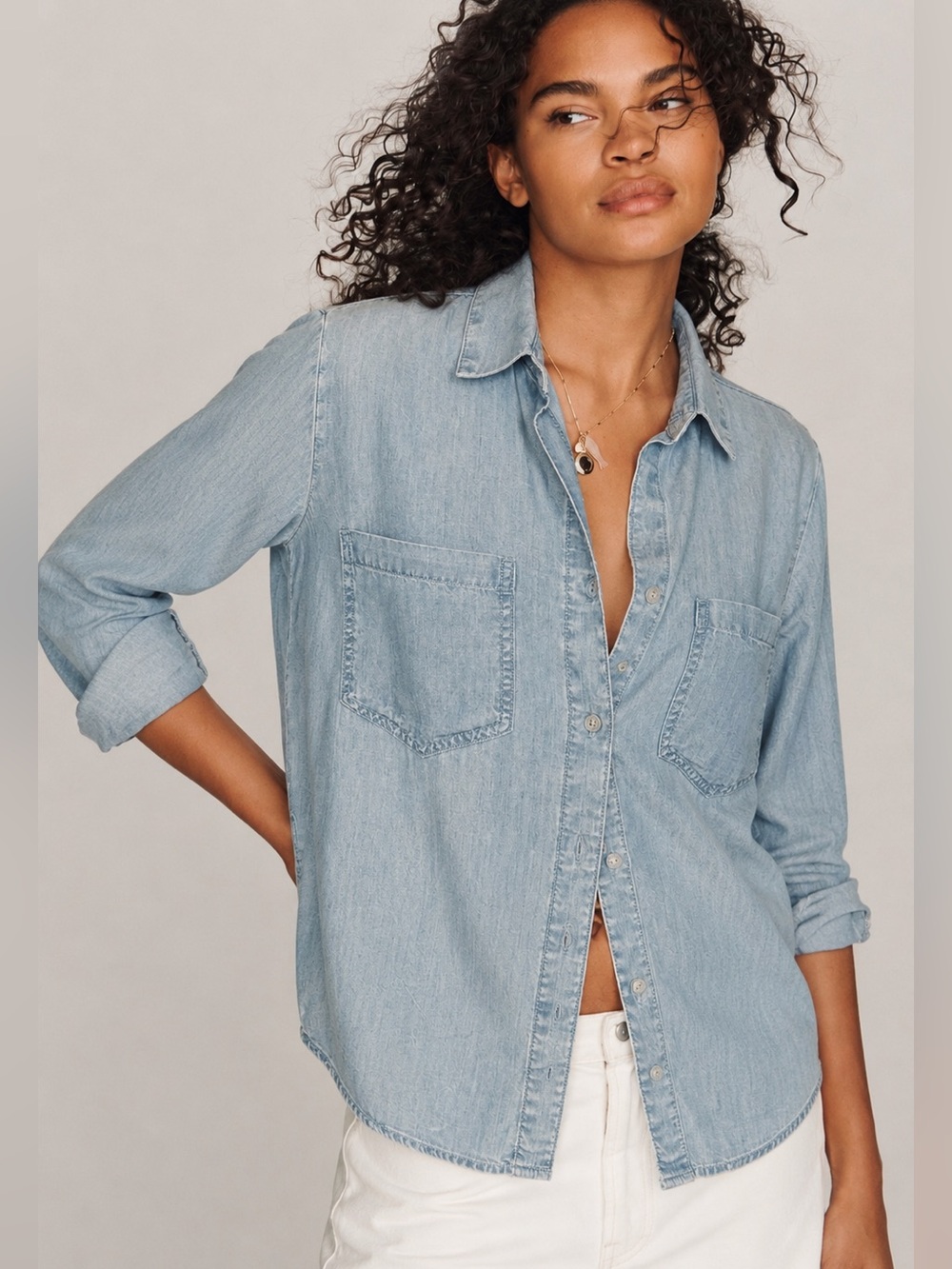 BeachLunchLounge 100% Lyocell Chambray Button Down Shirt Medium Soft Denim Blue
